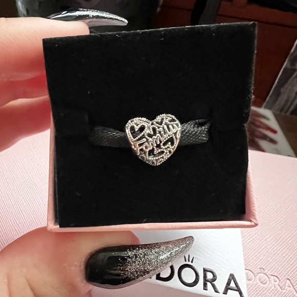 Pandora Family Heart Charm - Picture 6 of 16